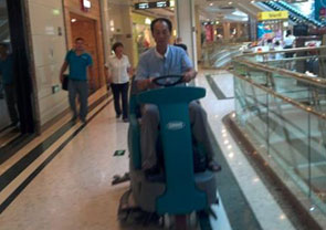 新加坡商场男保洁